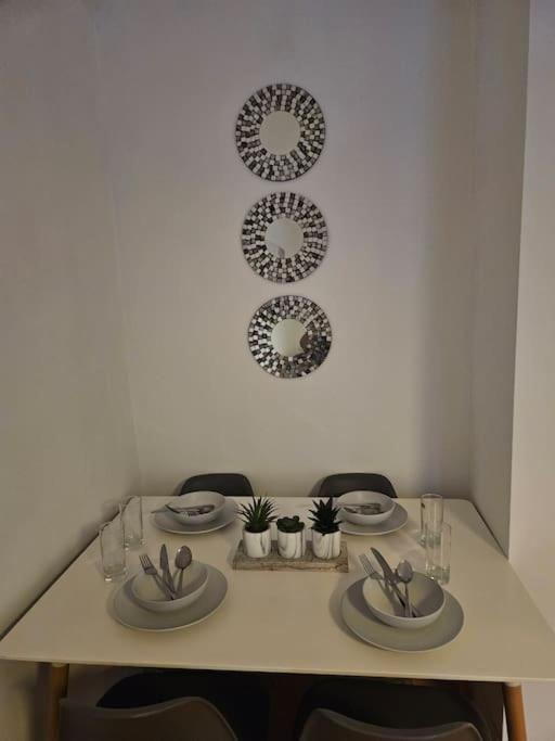 Stylish 2 Bed Apt - Harry Potter/ Leavesden Studios/Watford/Hemel Hempstead - Families/Professionals & Contractors Welcome - Serviced Accomodation Sarratt 외부 사진