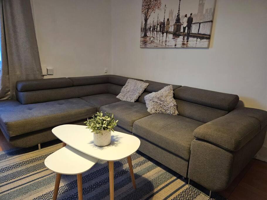 Stylish 2 Bed Apt - Harry Potter/ Leavesden Studios/Watford/Hemel Hempstead - Families/Professionals & Contractors Welcome - Serviced Accomodation Sarratt 외부 사진
